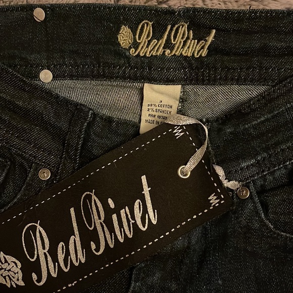 Red Rivet jeans - Picture 5 of 6